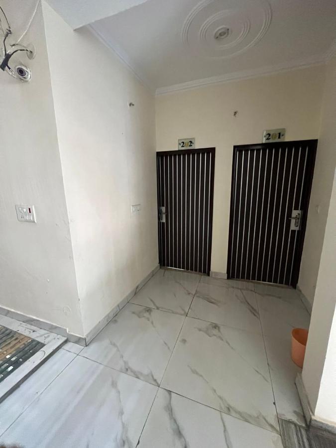 Hotel Devoy Inn By Namastexplorer Tapovan Risikés Kültér fotó